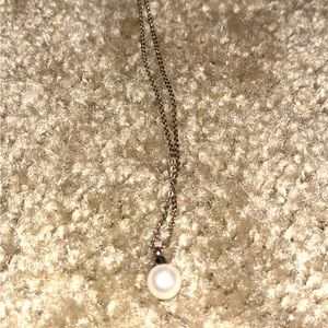Small pearl necklace, lightly worn